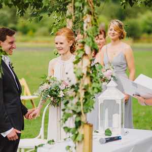 The home made arch from the groom